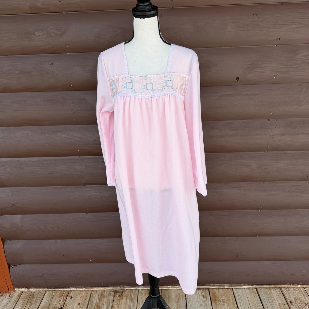 Lorraine Nightgown Medium Pink Vintage‎ Floral Embroidered Lace Trim Made in USA